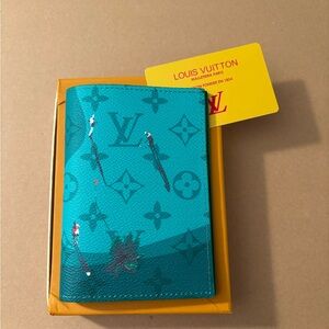 Green golf passport holder